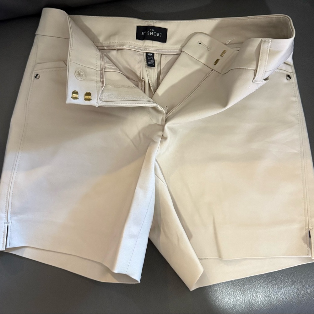 White House Black Market 5 inch Khaki Shorts - Picture 5 of 5